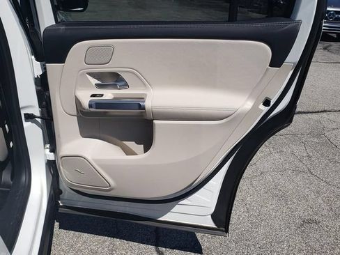 Used 2024 Mercedes-Benz GLB 250 4MATIC image 19
