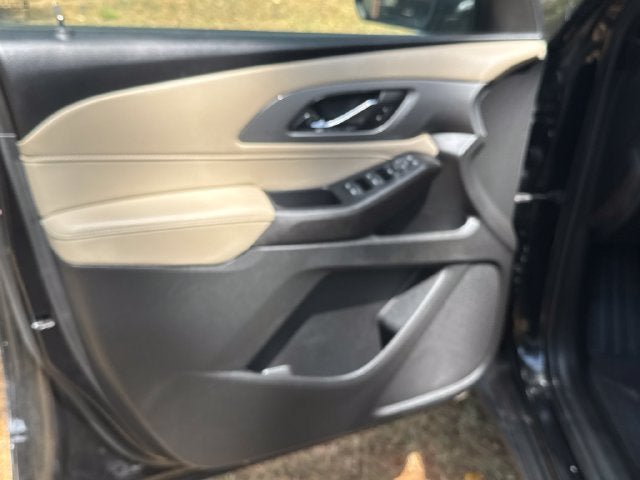 Used 2022 Chevrolet Traverse LS FWD image 18