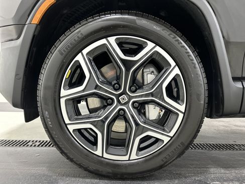 Used 2025 Rivian R1S Adventure AWD/4WD image 9