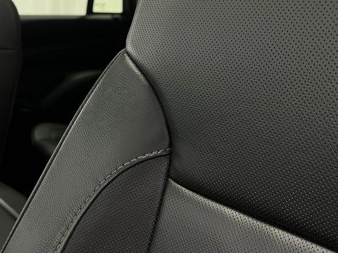 Used 2018 GMC Yukon SLT w/ Premium Edition image 21