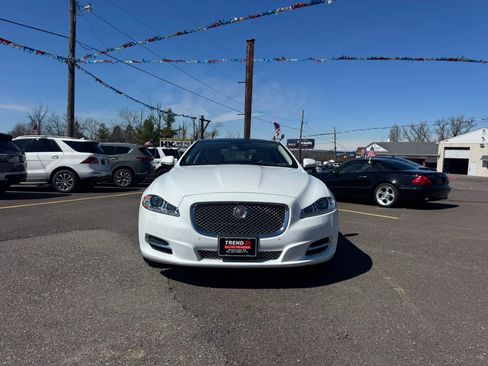 Used 2015 Jaguar XJ image 8