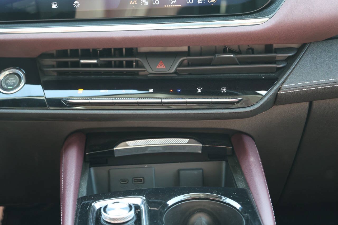 Used 2024 Buick Envision Sport Touring AWD/4WD image 21