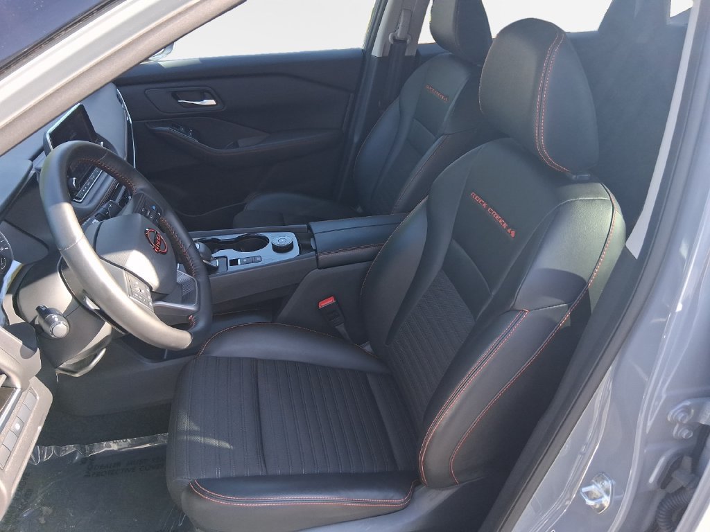 Used 2025 Nissan Rogue SV AWD/4WD image 12