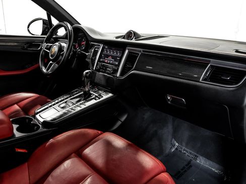Used 2017 Porsche Macan Turbo image 13