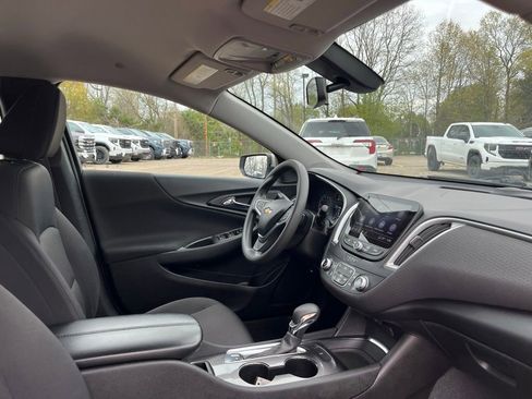 Used 2022 Chevrolet Malibu LT FWD image 37