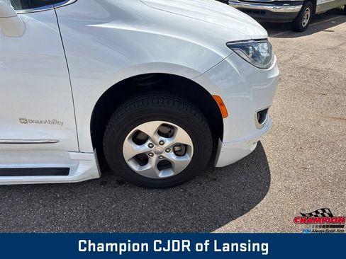 Used 2017 Chrysler Pacifica Touring-L Plus FWD image 46