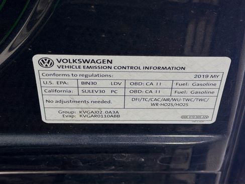 Used 2019 Volkswagen Golf 4-Door FWD image 17