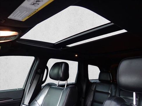 Used 2019 Jeep Grand Cherokee Limited w/ Luxury Group II AWD/4WD image 10