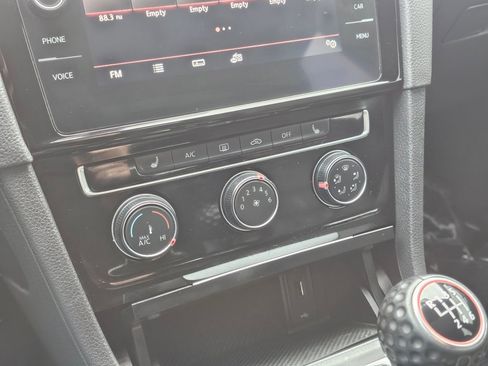 Used 2020 Volkswagen GTI S image 9