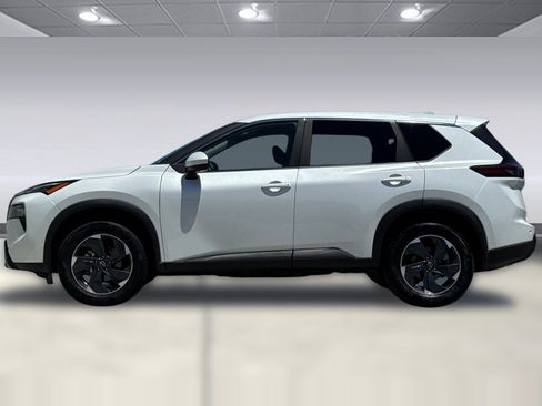 Used 2025 Nissan Rogue SV AWD/4WD image 2