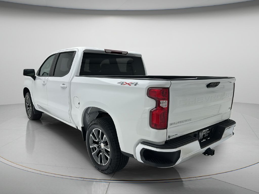 Used 2024 Chevrolet Silverado 1500 LT AWD/4WD image 7