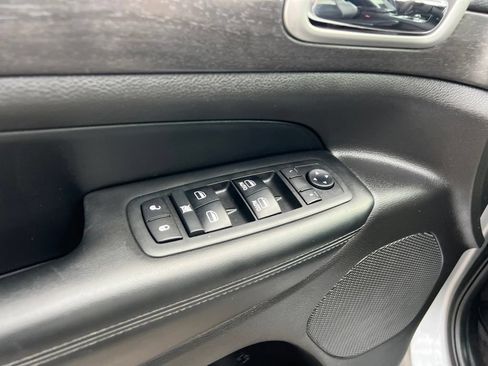 Used 2018 Jeep Grand Cherokee Altitude AWD/4WD image 23