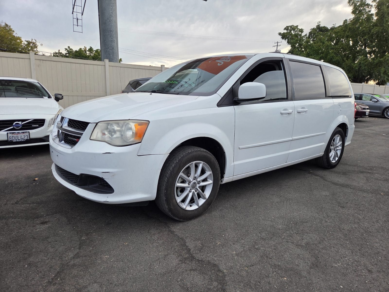 Used 2014 Dodge Grand Caravan SXT FWD image 1