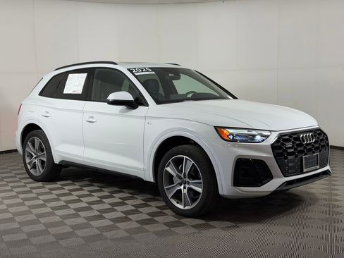 Certified 2025 Audi Q5 2.0T Premium w/ Convenience Plus Package image 7