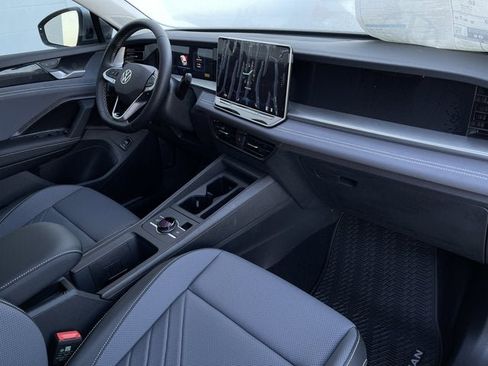 New 2025 Volkswagen Tiguan SE image 20