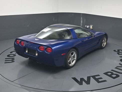 Used 2004 Chevrolet Corvette Coupe w/ Preferred Equipment Group RWD image 25