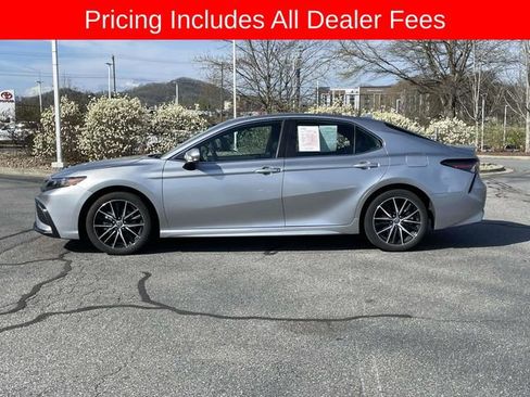 Used 2024 Toyota Camry SE w/ Convenience Package FWD image 2