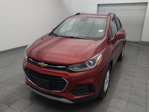 Used 2020 Chevrolet Trax LT w/ LT Convenience Package image 15