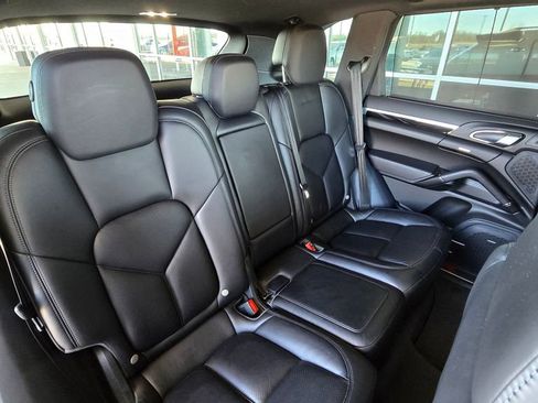 Used 2017 Porsche Cayenne S image 19