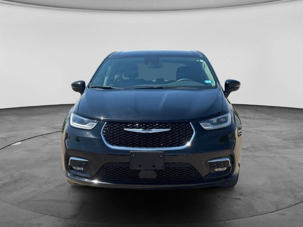 Used 2024 Chrysler Pacifica Touring-L FWD image 13
