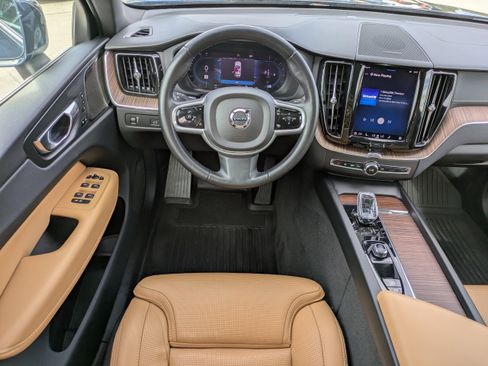Used 2022 Volvo XC60 B6 Inscription w/ Protection Package Premier image 12