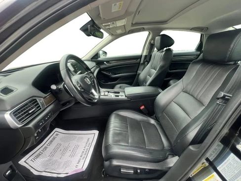 Used 2018 Honda Accord Touring image 9
