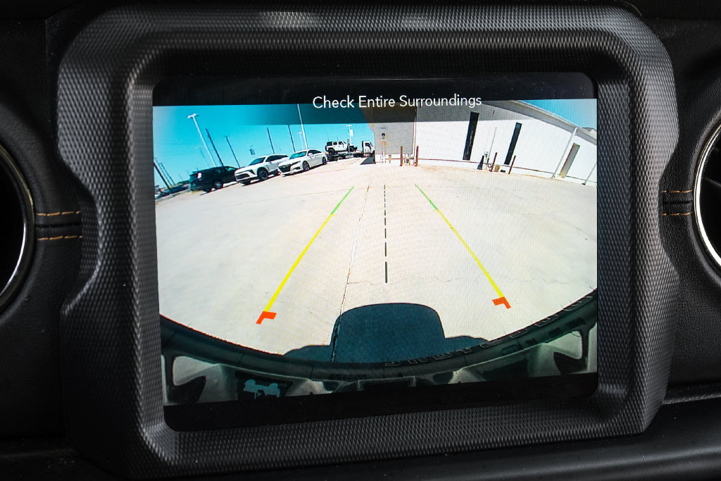 Used 2021 Jeep Wrangler Unlimited Sahara AWD/4WD image 31
