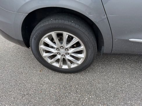 Used 2020 Buick Enclave Essence image 5