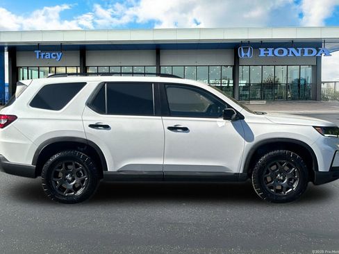 New 2025 Honda Pilot TrailSport image 3