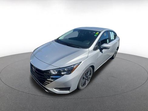 Used 2025 Nissan Versa SV FWD image 3