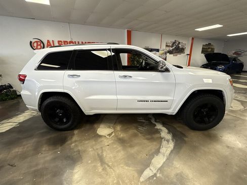 Used 2019 Jeep Grand Cherokee Overland RWD image 8