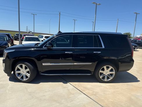 Used 2019 Cadillac Escalade Luxury AWD/4WD image 8