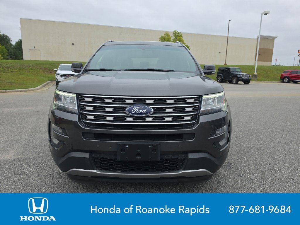 Used 2017 Ford Explorer XLT w/ Equipment Group 202A AWD/4WD image 8