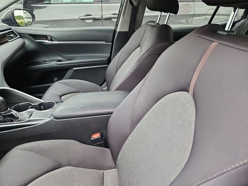 Used 2018 Toyota Camry LE w/ Moonroof Package FWD image 7