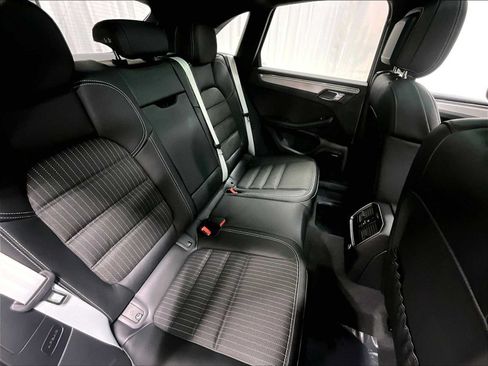 Used 2026 Porsche Macan Turbo AWD/4WD image 31