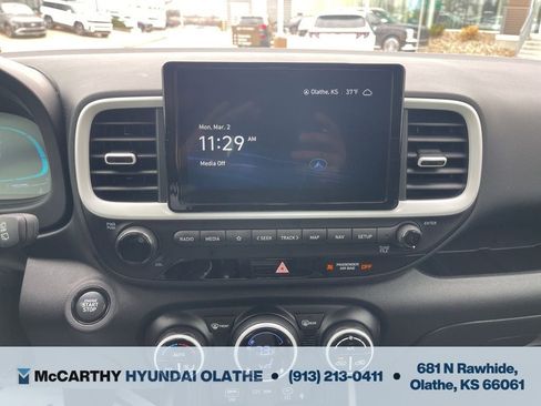 Certified 2024 Hyundai Venue Limited FWD image 8
