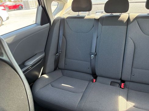 Used 2025 Kia K4 LXS image 38