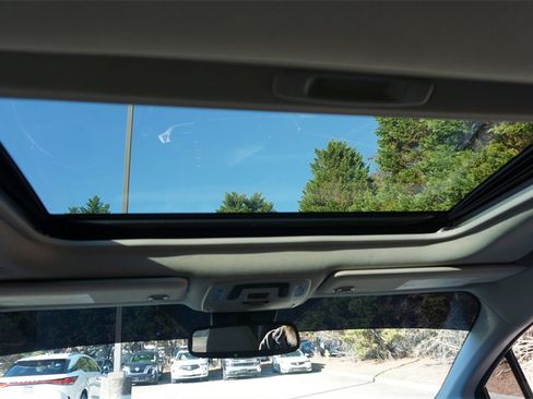 Used 2021 Toyota Sienna XLE image 14