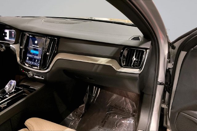 Certified 2025 Volvo V60 B5 Cross Country Ultra AWD/4WD image 19