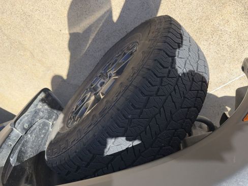 Used 2023 Nissan Frontier PRO-4X w/ Pro-4X Premium Package image 18