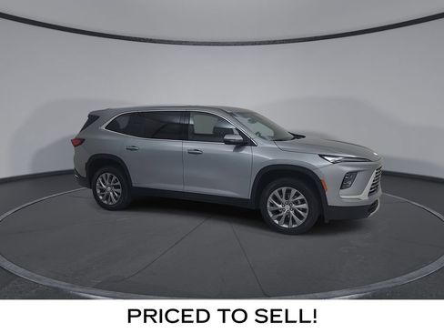 Used 2025 Buick Enclave Preferred FWD image 2