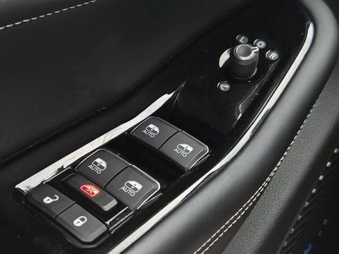 Used 2023 Jeep Grand Cherokee L Overland w/ Advanced Protech Group III image 28