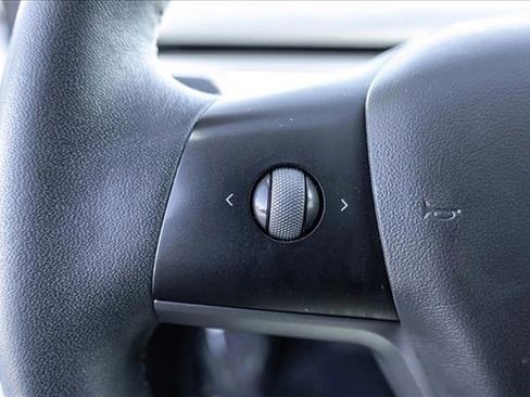 Used 2021 Tesla Model 3 Standard Range Plus image 13