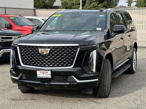 Used 2025 Cadillac Escalade ESV Premium Luxury image 8