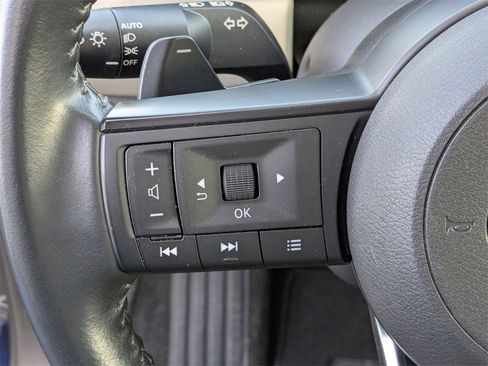 Used 2024 Nissan Pathfinder SV image 19