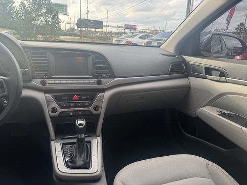 Used 2017 Hyundai Elantra SE image 5