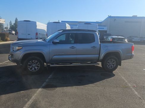Used 2017 Toyota Tacoma SR5 image 5