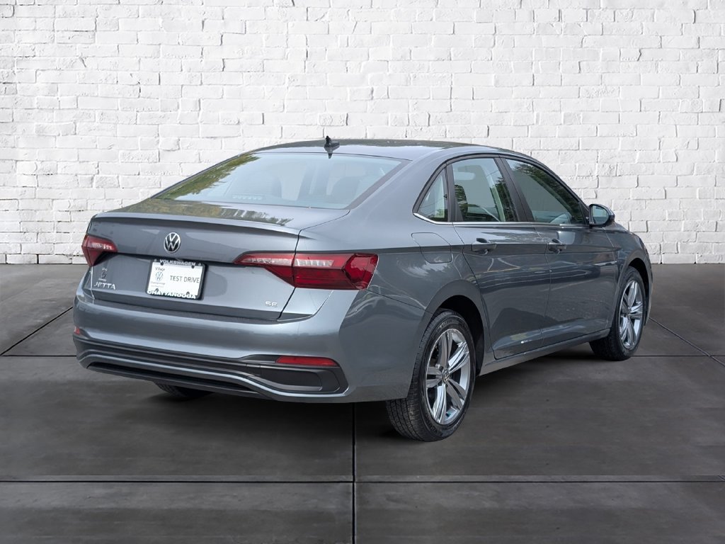 Used 2024 Volkswagen Jetta SE FWD image 7