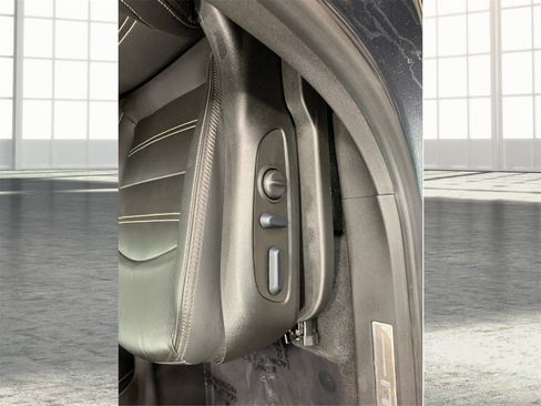 Used 2022 GMC Terrain Denali image 18