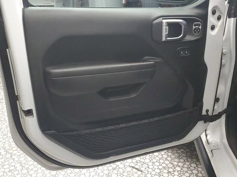 Used 2024 Jeep Wrangler Unlimited Rubicon AWD/4WD image 19